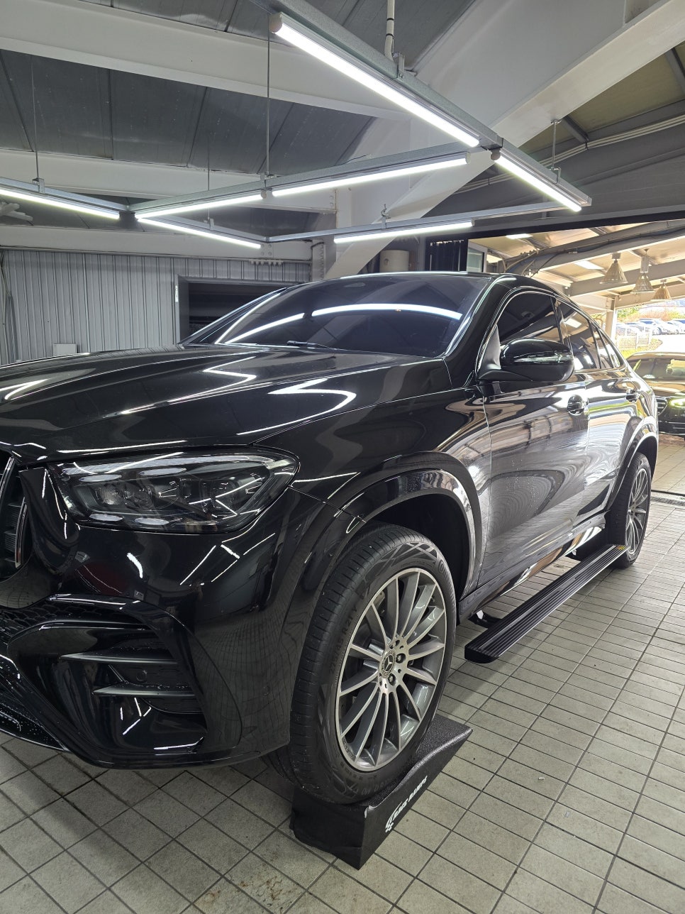 벤츠 gle450쿠페 - 전동 사이드 스텝 " 편리함과 세련된 디자인을 동시에~~~ "