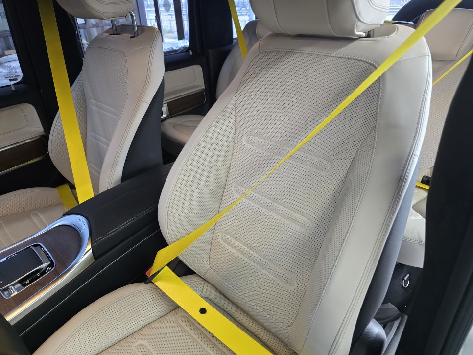 벤츠 g450d - 노란 컬러벨트 " 실내 분위기를 바꿔주는 포인트 "
