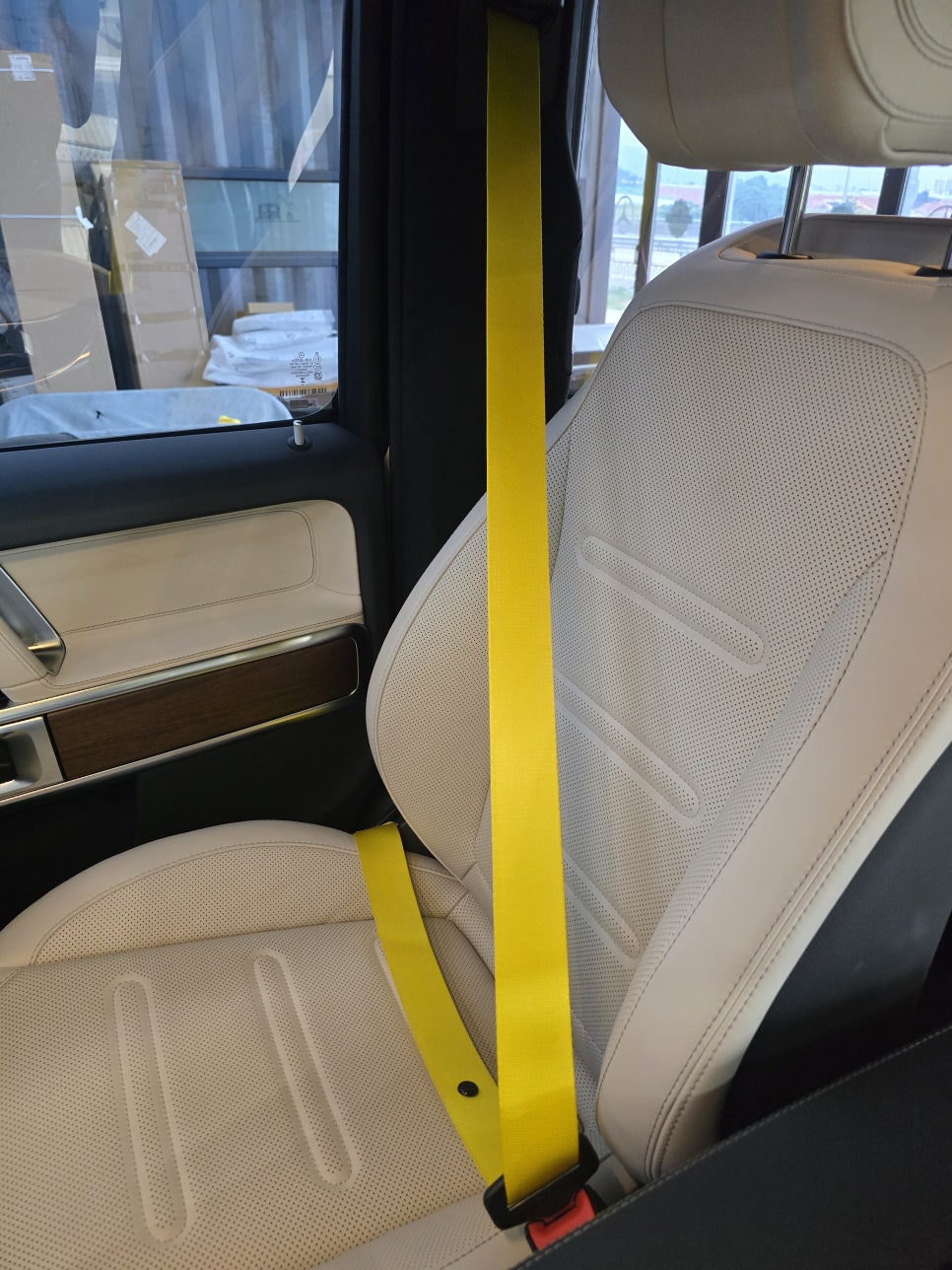 벤츠 g450d - 노란 컬러벨트 " 실내 분위기를 바꿔주는 포인트 "