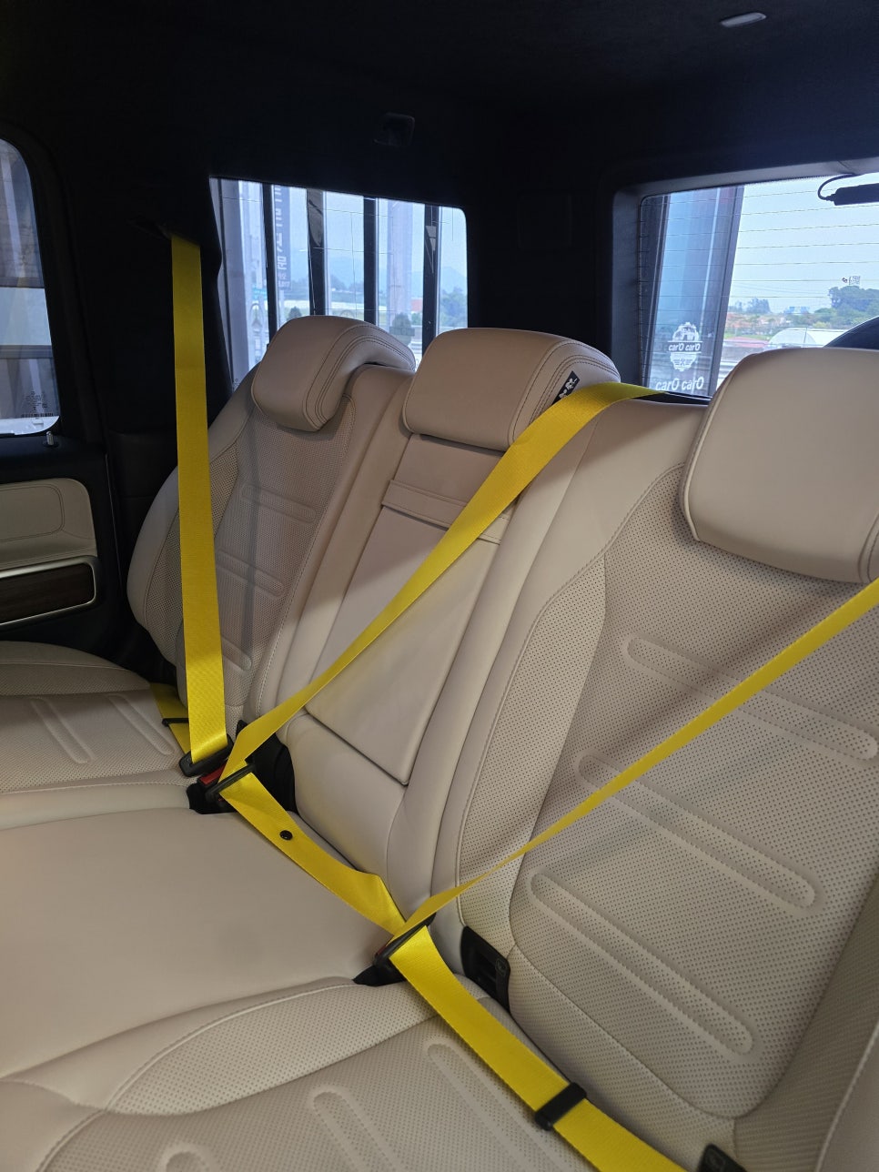 벤츠 g450d - 노란 컬러벨트 " 실내 분위기를 바꿔주는 포인트 "