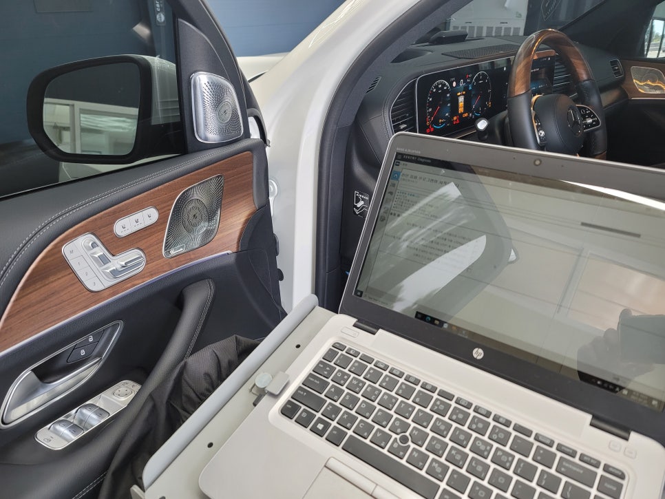 벤츠 GLS 400d - 부메스터 엠비언트 & 옵틱글래스 광각미러