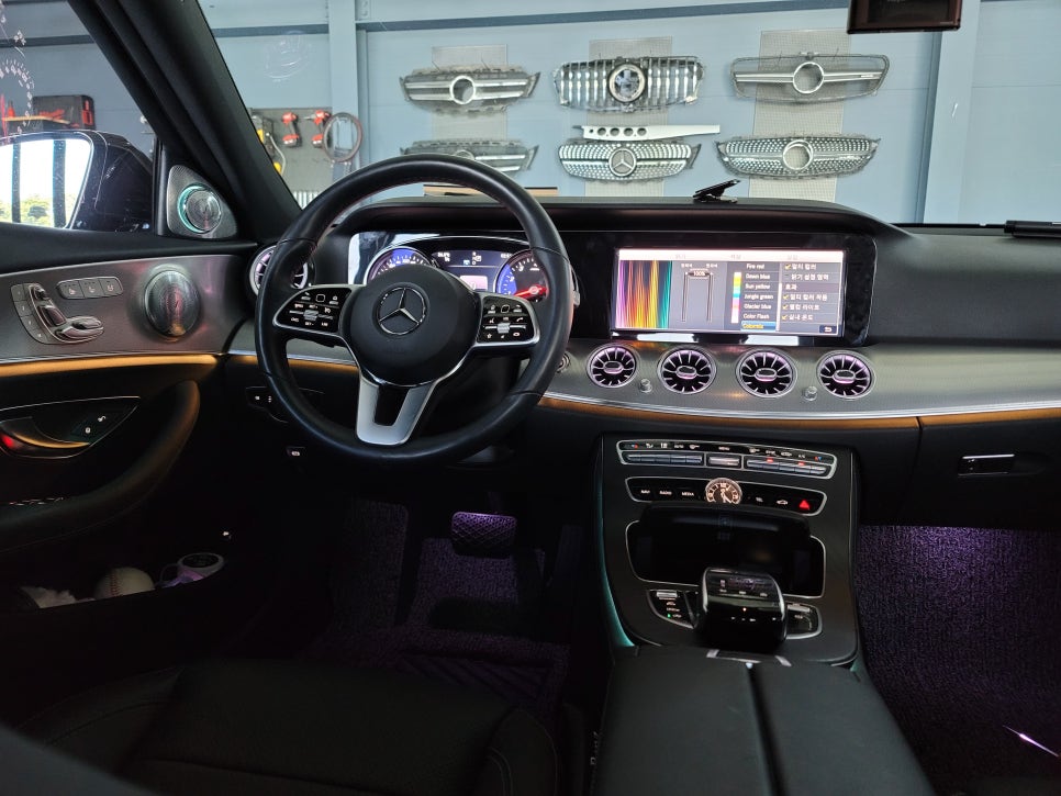 벤츠20년식 E250 - 통풍시트 & 송풍구엠비언트/3D부메스터 교체로 실내 인테리어 완성 !!! 풀 서비스 제공까지 ~~