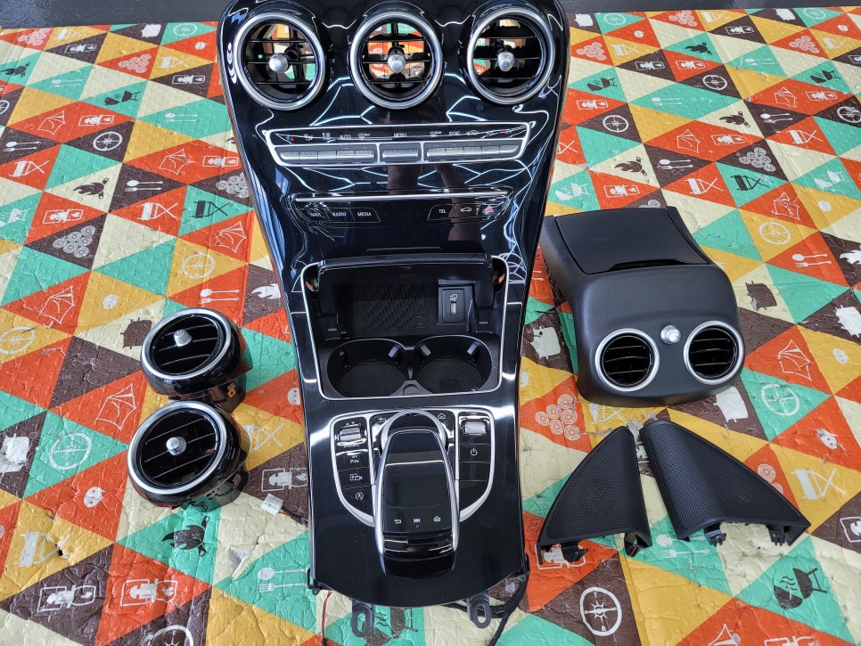 광주 벤츠 20년 C220d - 순정 64색 송풍구엠비언트 / 3D 부메스터 / 멀티컬러 코딩 활성화까지~~~~~