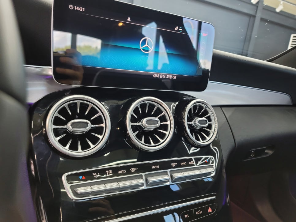 광주 벤츠 20년 C220d - 순정 64색 송풍구엠비언트 / 3D 부메스터 / 멀티컬러 코딩 활성화까지~~~~~