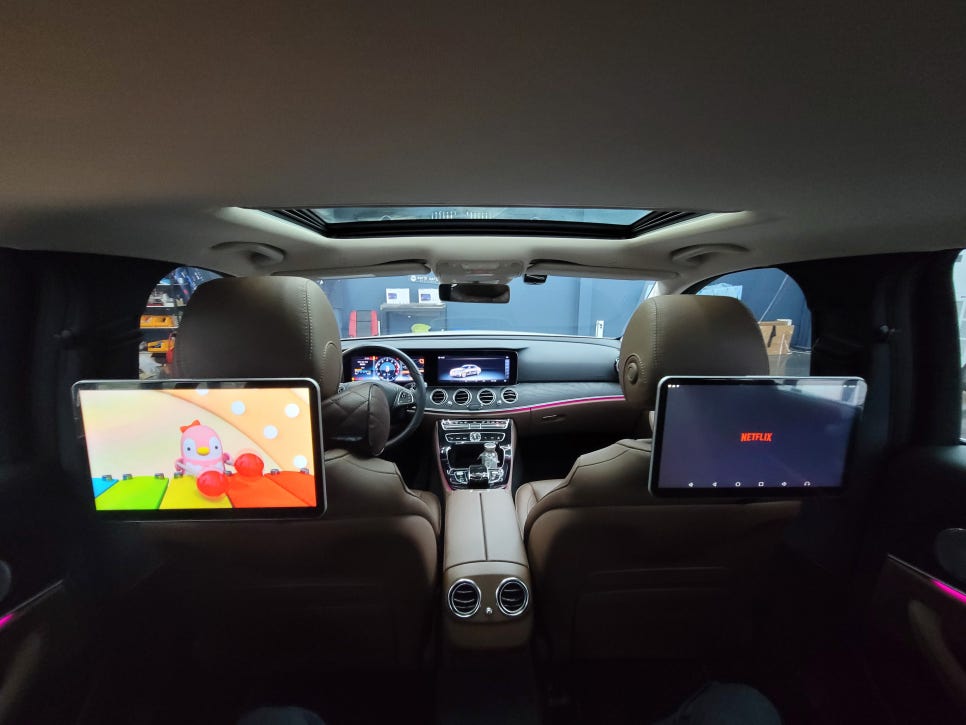 벤츠 E300 - Q125 리어모니터 " 명절길 지루하지 않아요~ "