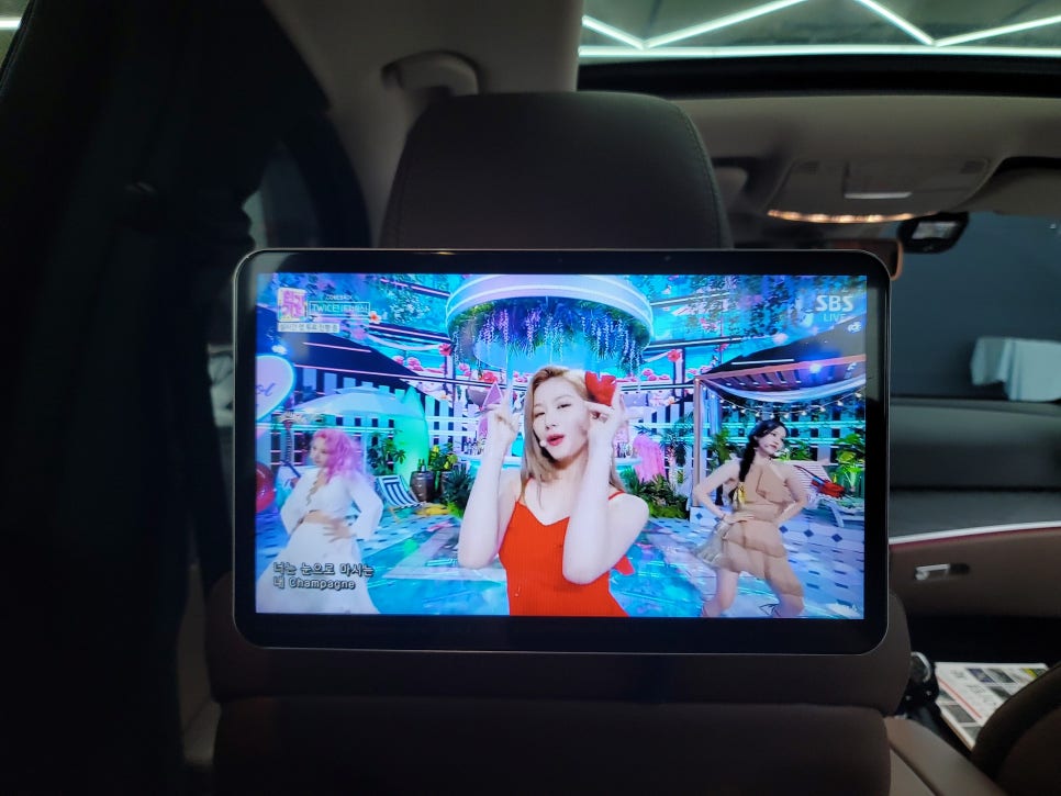 벤츠 E300 - Q125 리어모니터 " 명절길 지루하지 않아요~ "