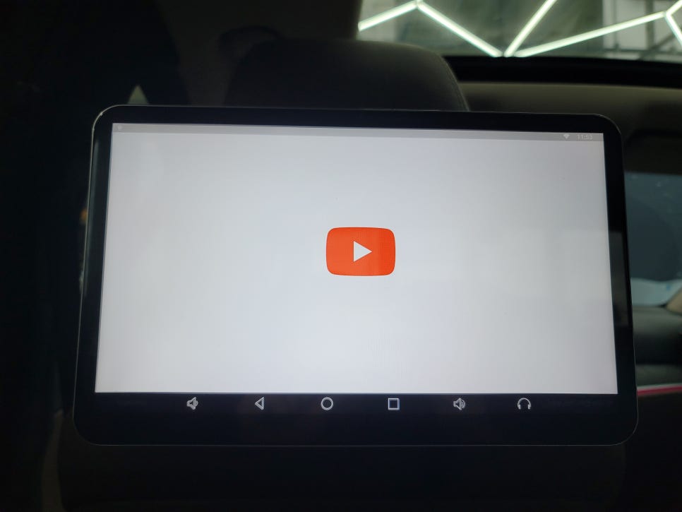 벤츠 E300 - Q125 리어모니터 " 명절길 지루하지 않아요~ "