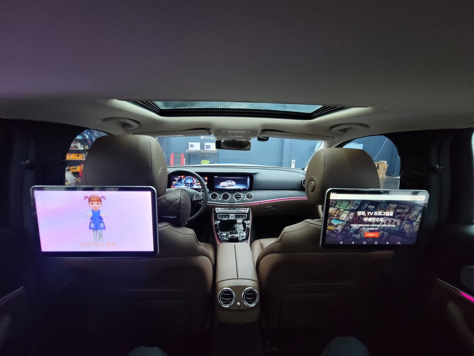 벤츠 E300 - Q125 리어모니터 " 명절길 지루하지 않아요~ "