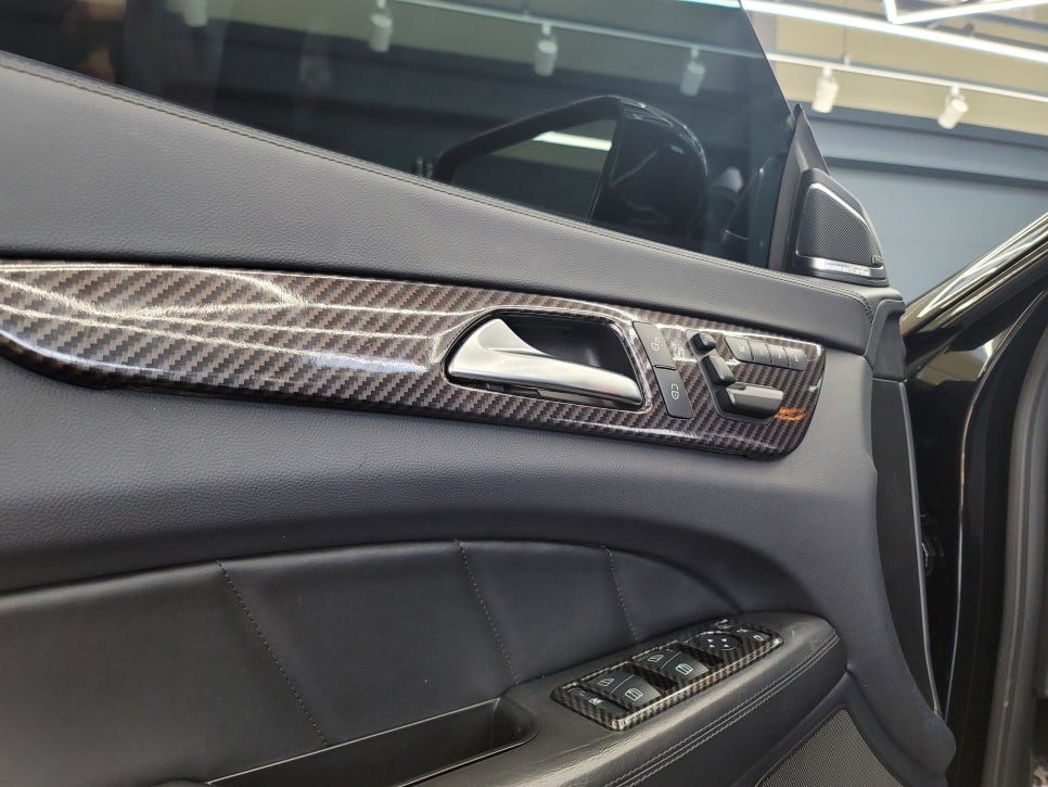 카오카오 > 벤츠 CLS 63amg -12색 엠비언트 확장 및 광량업