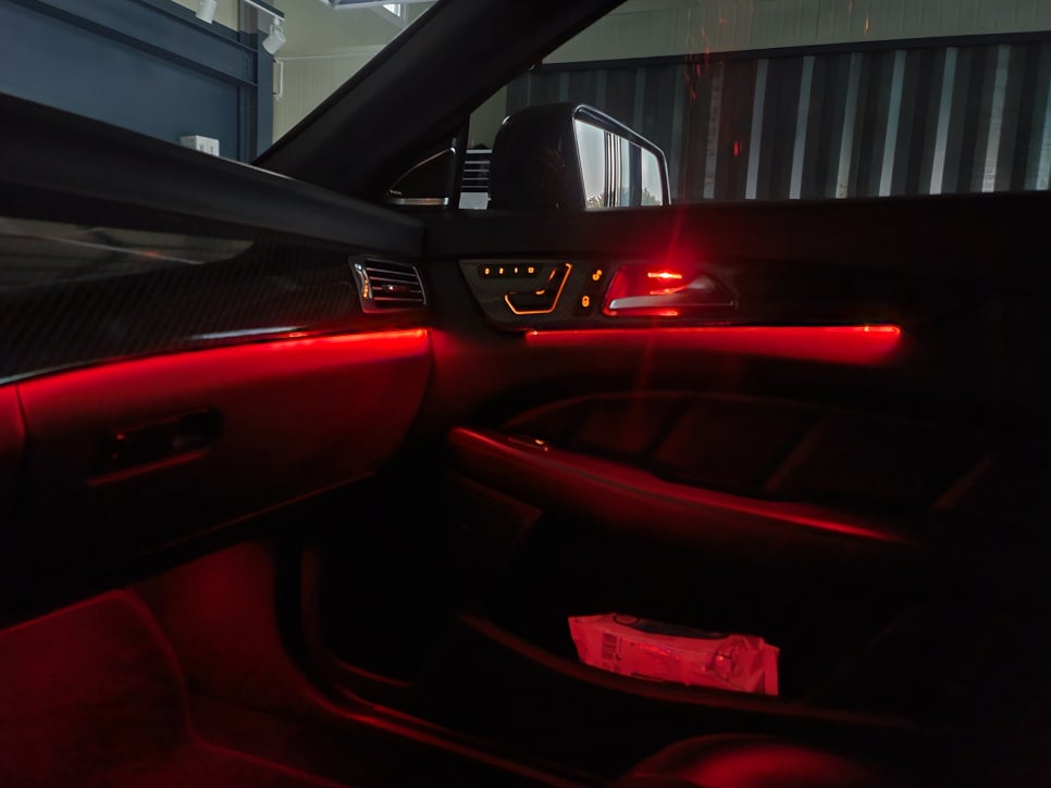 카오카오 > 벤츠 CLS 63amg -12색 엠비언트 확장 및 광량업