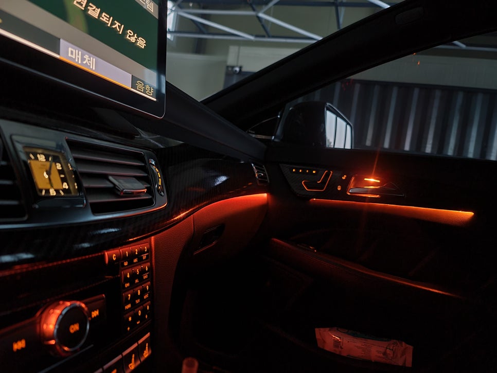 카오카오 > 벤츠 CLS 63amg -12색 엠비언트 확장 및 광량업