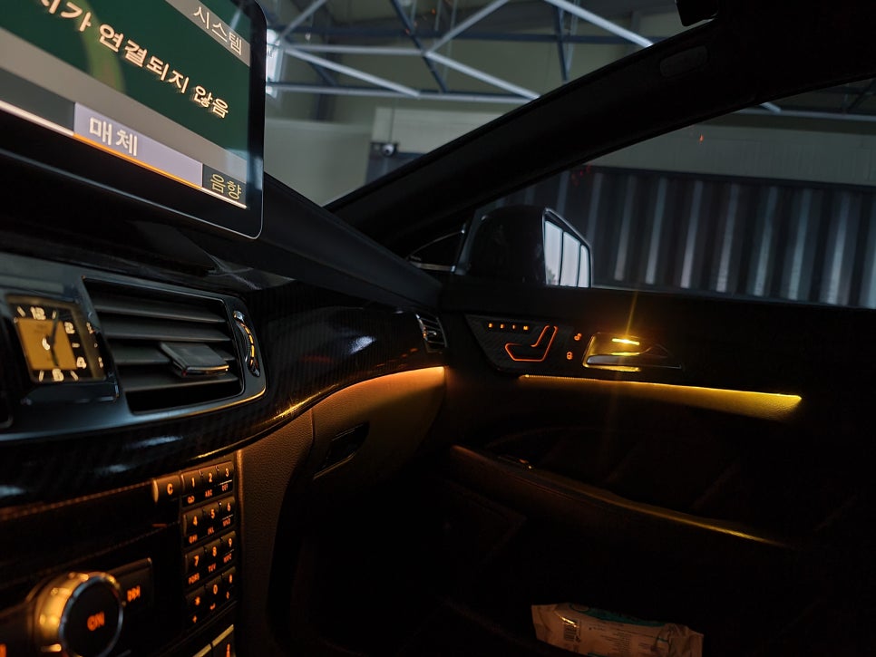 카오카오 > 벤츠 CLS 63amg -12색 엠비언트 확장 및 광량업