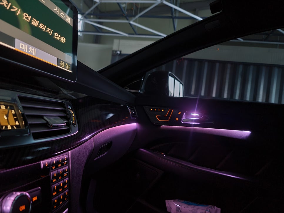 카오카오 > 벤츠 CLS 63amg -12색 엠비언트 확장 및 광량업