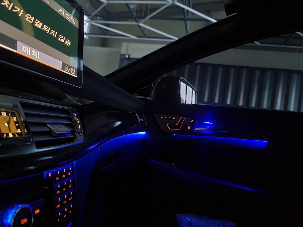 카오카오 > 벤츠 CLS 63amg -12색 엠비언트 확장 및 광량업