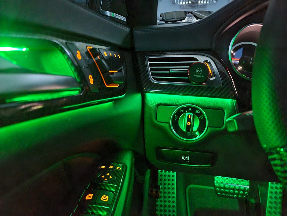 카오카오 > 벤츠 CLS 63amg -12색 엠비언트 확장 및 광량업