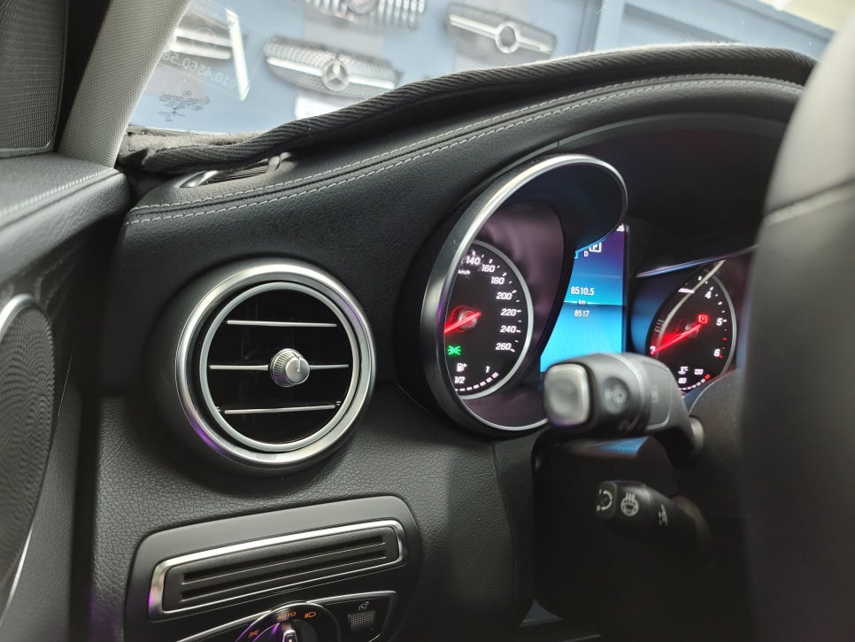 벤츠 C220d 익스클루시브 - 송풍구엠비언트 & 통풍시트