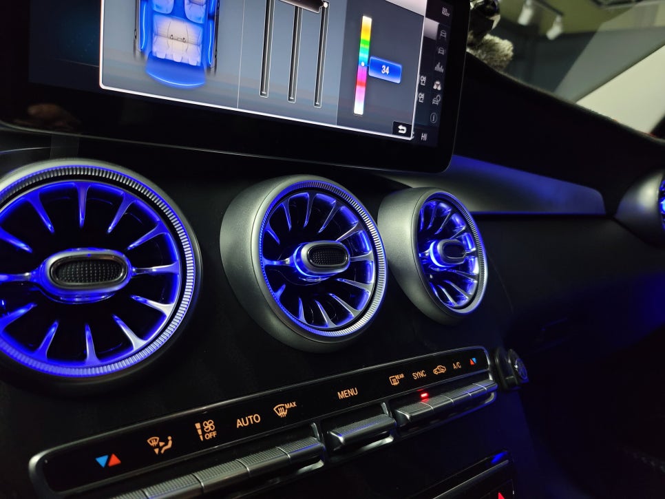 벤츠 C220d 익스클루시브 - 송풍구엠비언트 & 통풍시트