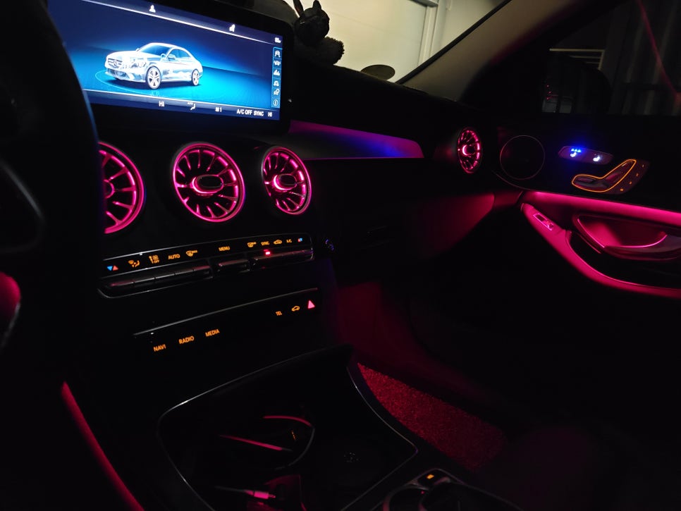 벤츠 C220d 익스클루시브 - 송풍구엠비언트 & 통풍시트
