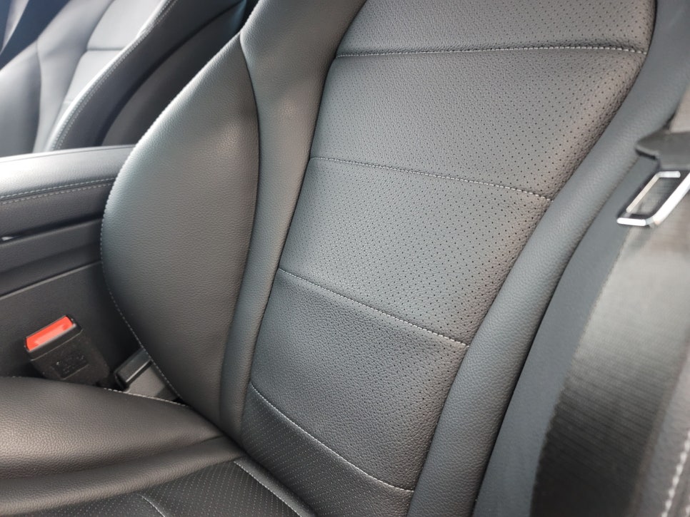 벤츠 C220d 익스클루시브 - 송풍구엠비언트 & 통풍시트