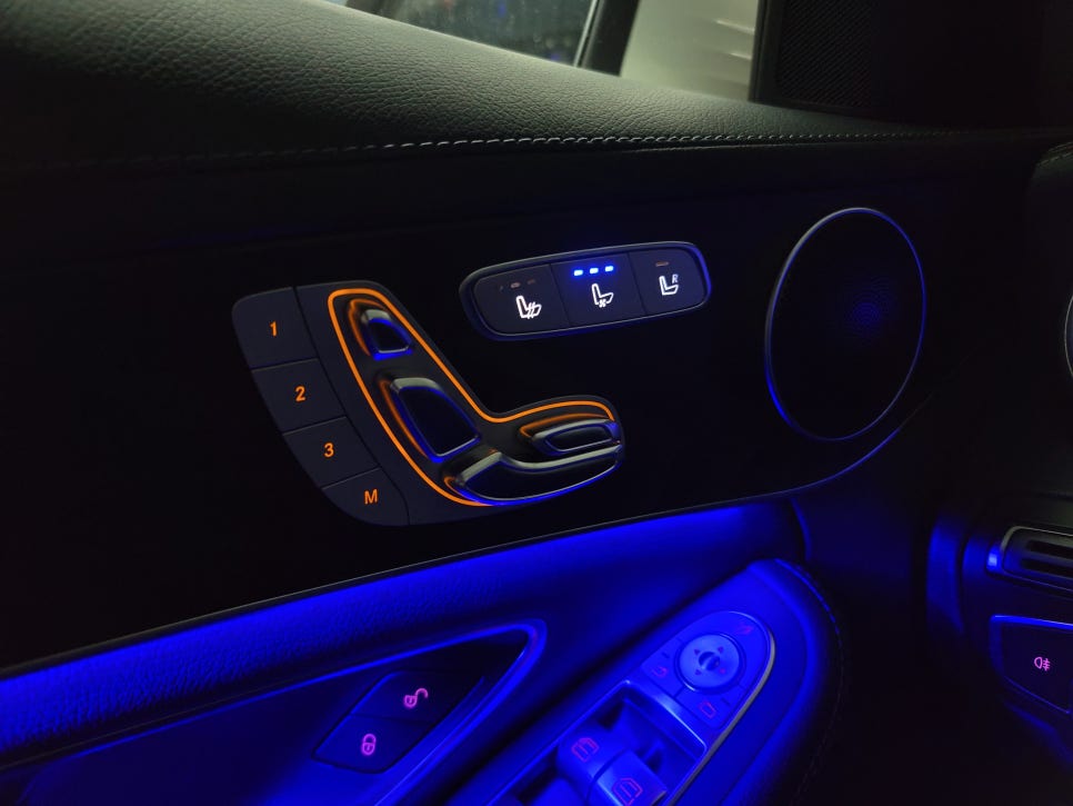 벤츠 C220d 익스클루시브 - 송풍구엠비언트 & 통풍시트