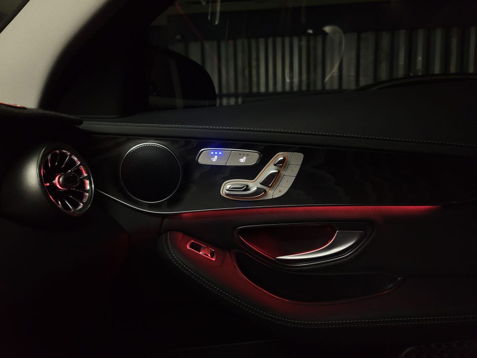 벤츠 C220d 익스클루시브 - 송풍구엠비언트 & 통풍시트