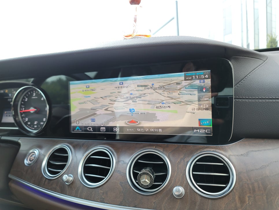 벤츠 E300 " M2C-200a,안드로이드 네비 장착으로 편리한 Car Life 즐기세요~"