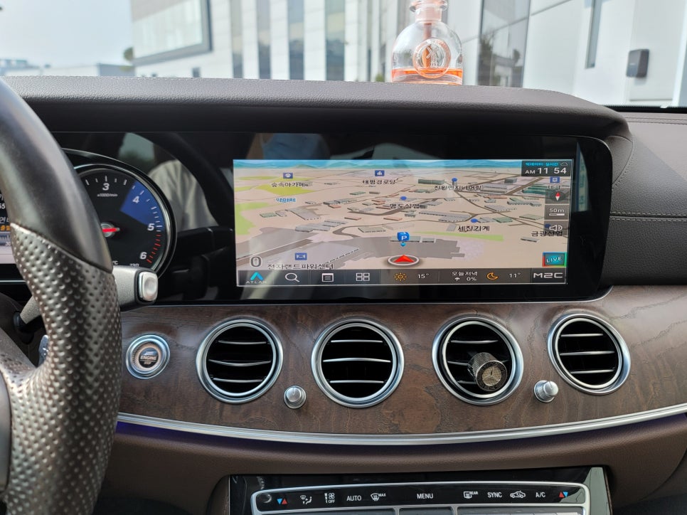 벤츠 E300 " M2C-200a,안드로이드 네비 장착으로 편리한 Car Life 즐기세요~"