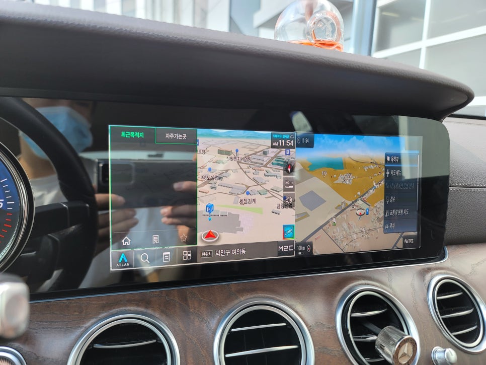 벤츠 E300 " M2C-200a,안드로이드 네비 장착으로 편리한 Car Life 즐기세요~"