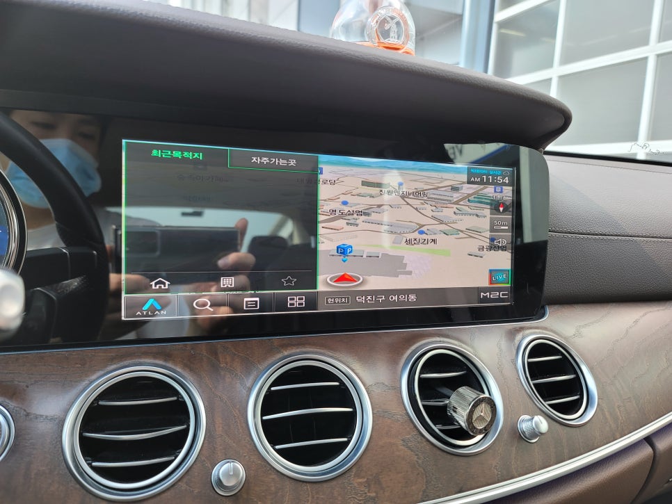 벤츠 E300 " M2C-200a,안드로이드 네비 장착으로 편리한 Car Life 즐기세요~"