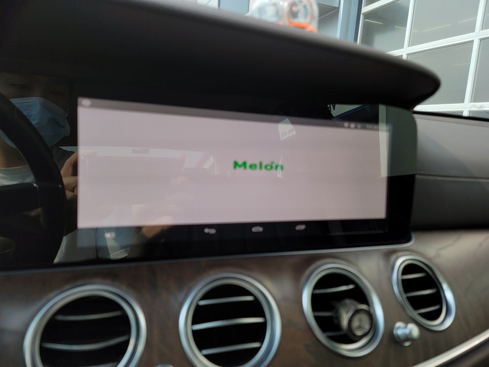 벤츠 E300 " M2C-200a,안드로이드 네비 장착으로 편리한 Car Life 즐기세요~"