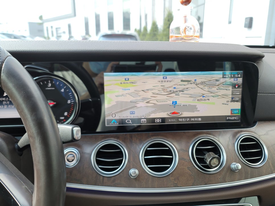 벤츠 E300 " M2C-200a,안드로이드 네비 장착으로 편리한 Car Life 즐기세요~"