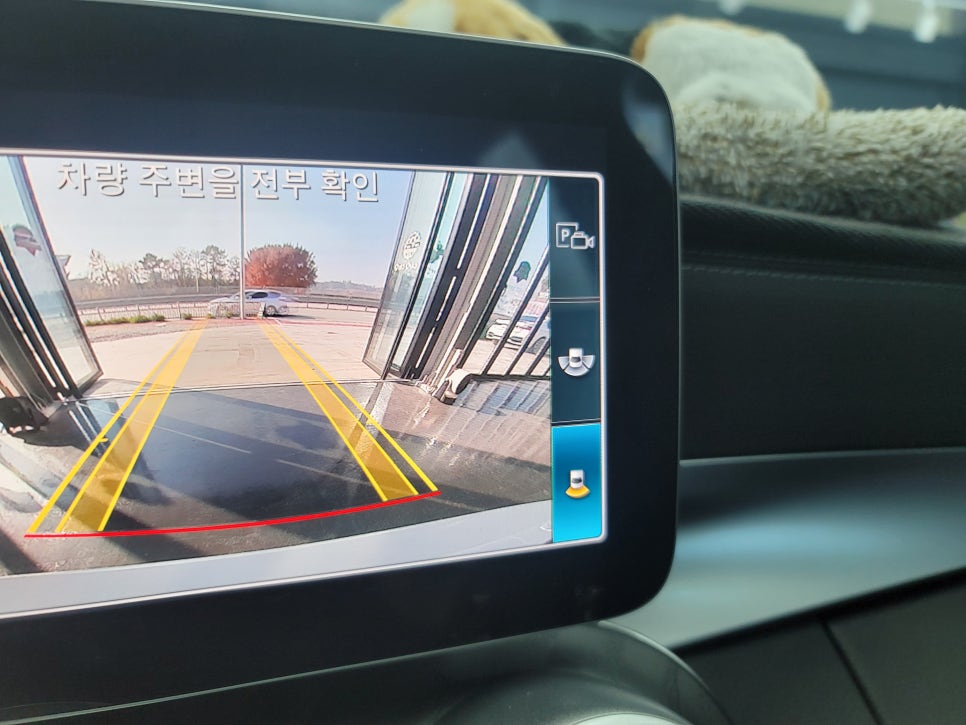 벤츠 C220d익스클루시브 - 벤츠 순정 어라운드뷰로 사각지대 해소!