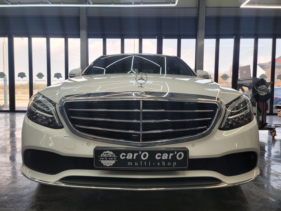벤츠 C220d익스클루시브 - 벤츠 순정 어라운드뷰로 사각지대 해소!