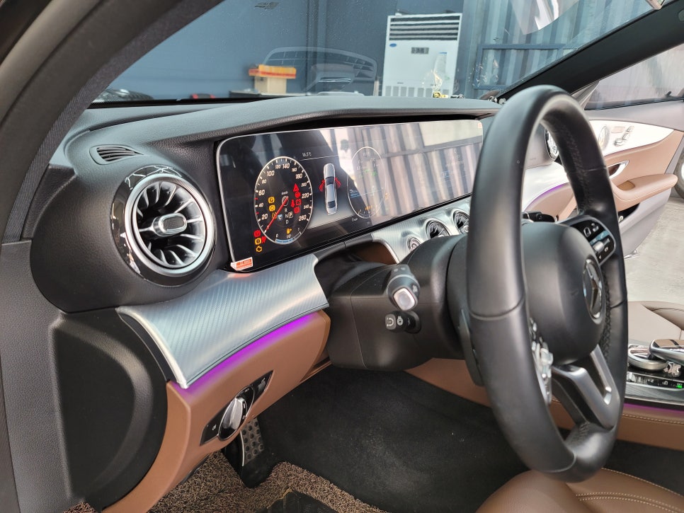 벤츠E250 - 와이드콕핏, 팬2 ,감성마력 AMG 프로그래밍까지 그리고 송풍구 엠비언트