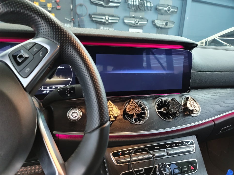 카오카오 > 벤츠 E220d 쿠페 - 송풍구 엠비언트, 미드레인지 커버교체, 멀티컬러 코딩, AMG프로그래밍