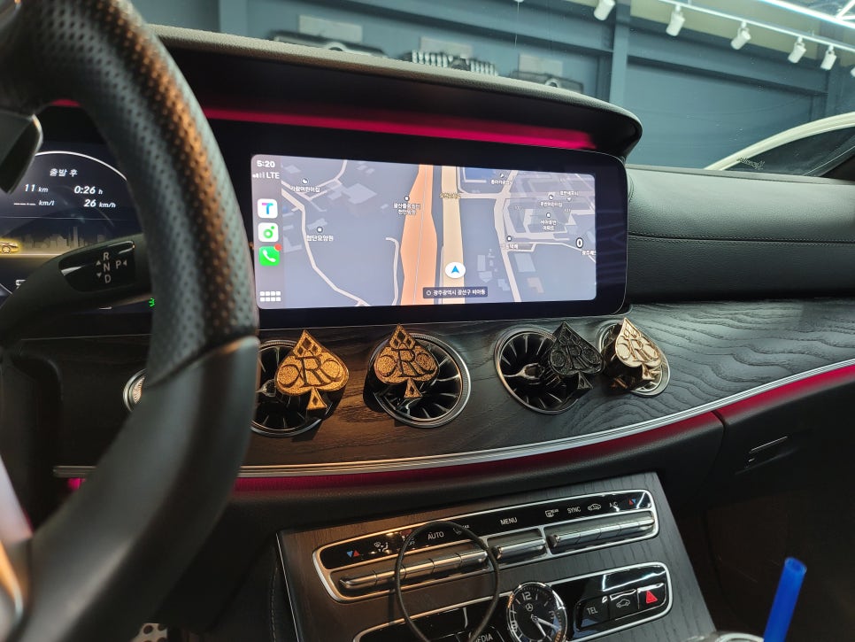 카오카오 > 벤츠 E220d 쿠페 - 송풍구 엠비언트, 미드레인지 커버교체, 멀티컬러 코딩, AMG프로그래밍