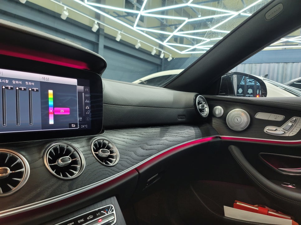 카오카오 > 벤츠 E220d 쿠페 - 송풍구 엠비언트, 미드레인지 커버교체, 멀티컬러 코딩, AMG프로그래밍