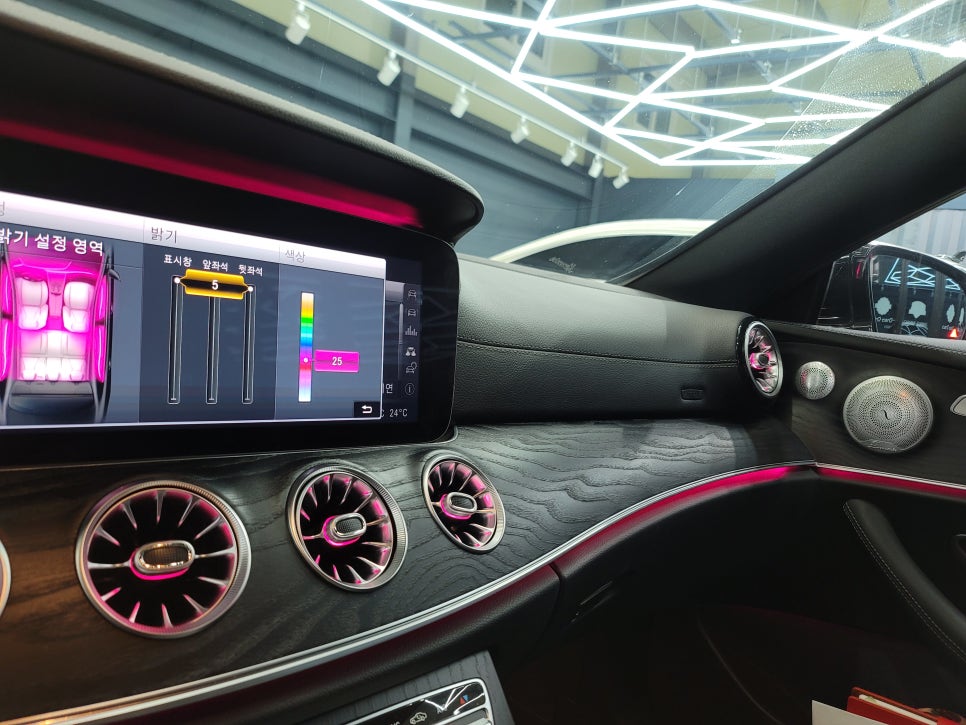 카오카오 > 벤츠 E220d 쿠페 - 송풍구 엠비언트, 미드레인지 커버교체, 멀티컬러 코딩, AMG프로그래밍