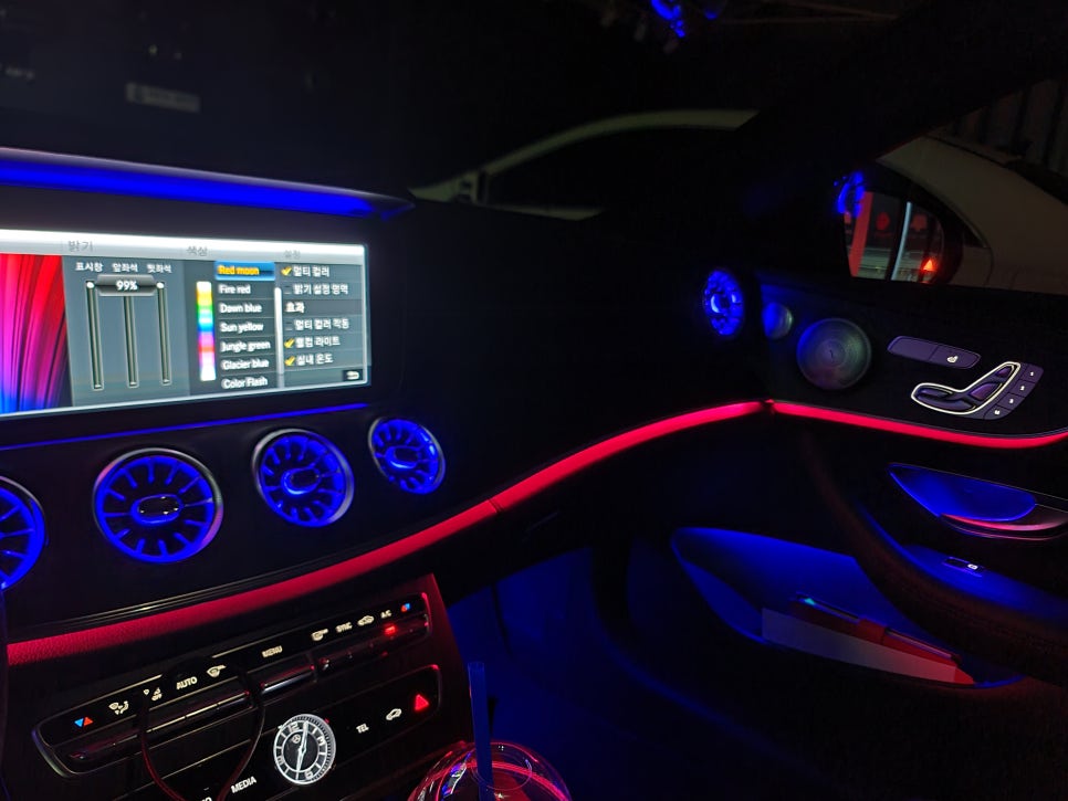 카오카오 > 벤츠 E220d 쿠페 - 송풍구 엠비언트, 미드레인지 커버교체, 멀티컬러 코딩, AMG프로그래밍