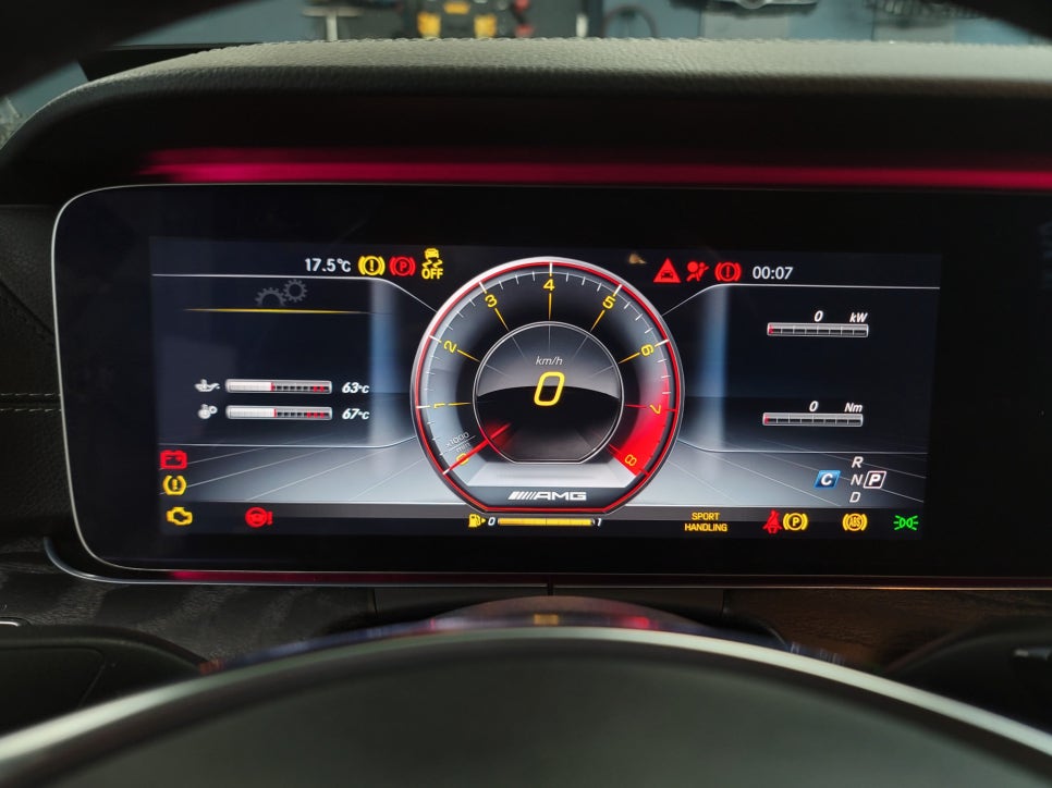 카오카오 > 벤츠 E220d 쿠페 - 송풍구 엠비언트, 미드레인지 커버교체, 멀티컬러 코딩, AMG프로그래밍