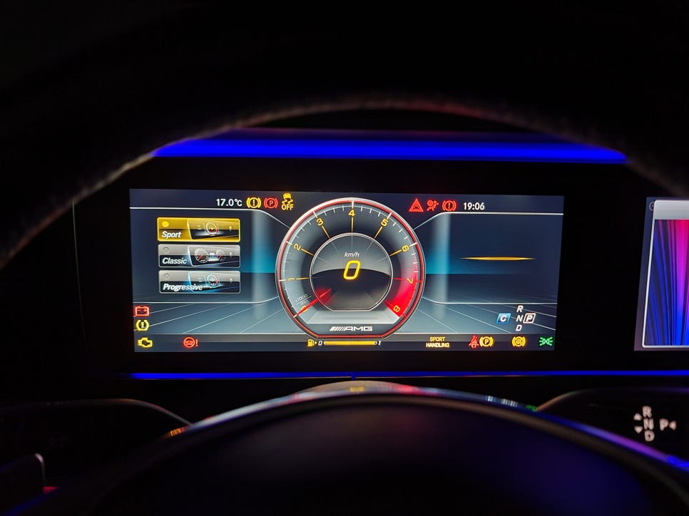 카오카오 > 벤츠 E220d 쿠페 - 송풍구 엠비언트, 미드레인지 커버교체, 멀티컬러 코딩, AMG프로그래밍
