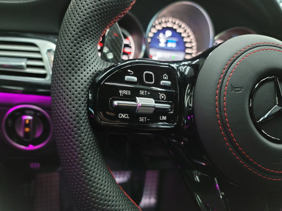 광주벤츠레트로핏 카오카오 > 벤츠 CLS63amg - AMG카본핸들, 카본핸들패쉬프트, 12색 엠비언트