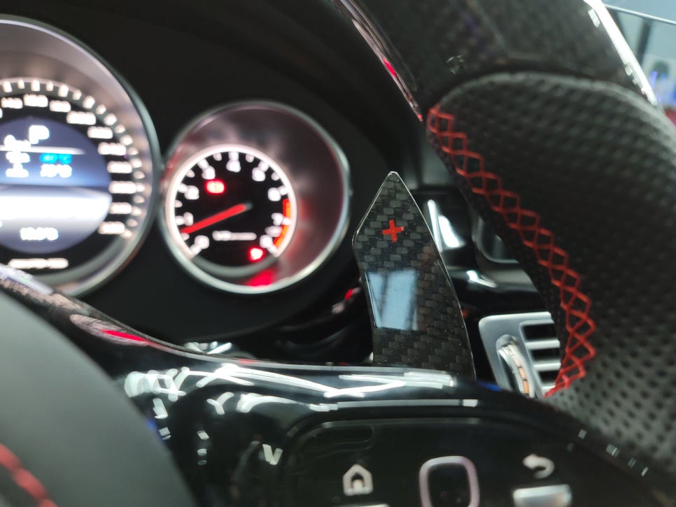 광주벤츠레트로핏 카오카오 > 벤츠 CLS63amg - AMG카본핸들, 카본핸들패쉬프트, 12색 엠비언트