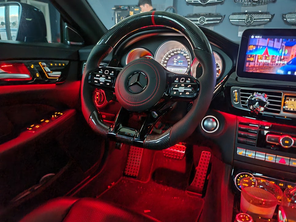 광주벤츠레트로핏 카오카오 > 벤츠 CLS63amg - AMG카본핸들, 카본핸들패쉬프트, 12색 엠비언트