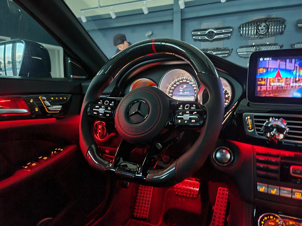 광주벤츠레트로핏 카오카오 > 벤츠 CLS63amg - AMG카본핸들, 카본핸들패쉬프트, 12색 엠비언트