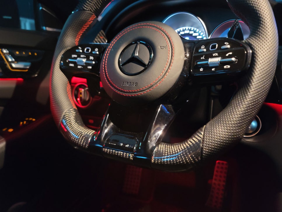 광주벤츠레트로핏 카오카오 > 벤츠 CLS63amg - AMG카본핸들, 카본핸들패쉬프트, 12색 엠비언트