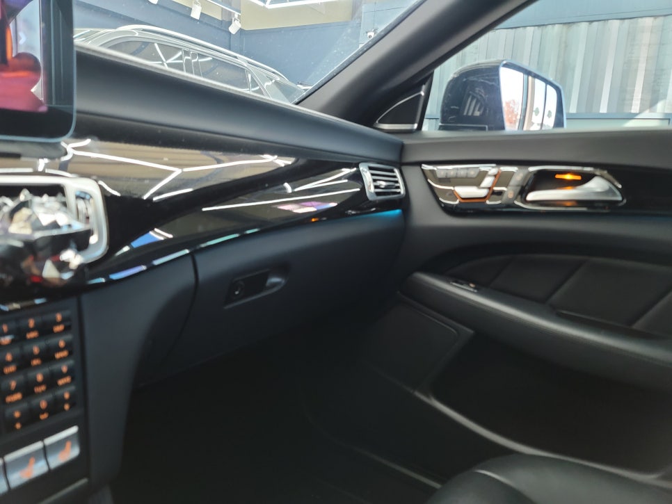 광주벤츠레트로핏 카오카오 > 벤츠 CLS63amg - AMG카본핸들, 카본핸들패쉬프트, 12색 엠비언트