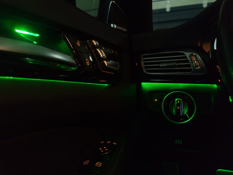 광주벤츠레트로핏 카오카오 > 벤츠 CLS63amg - AMG카본핸들, 카본핸들패쉬프트, 12색 엠비언트
