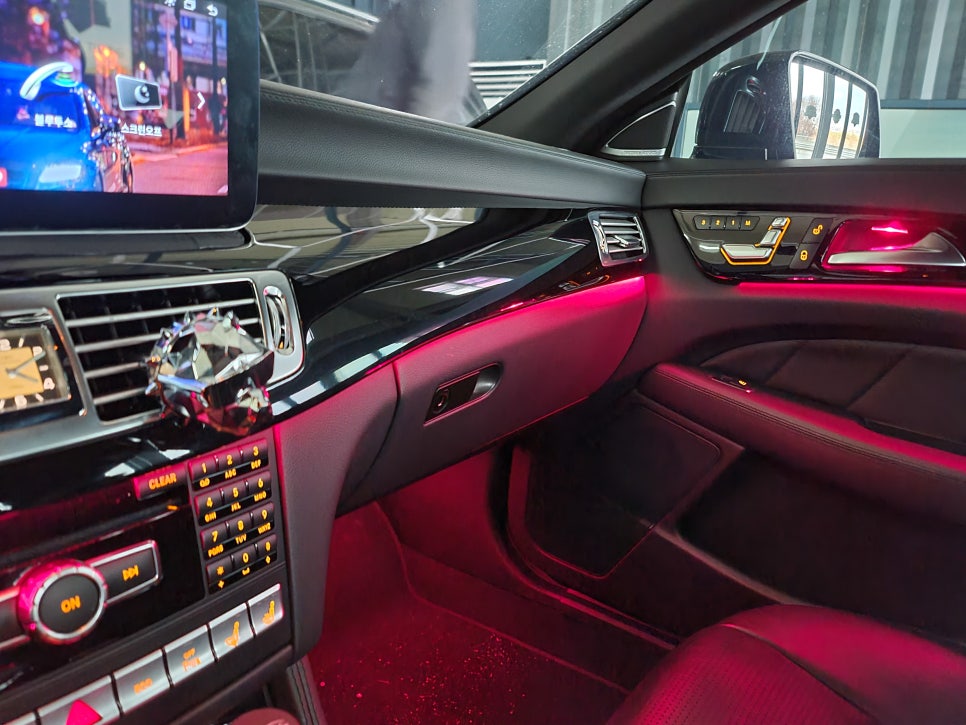 광주벤츠레트로핏 카오카오 > 벤츠 CLS63amg - AMG카본핸들, 카본핸들패쉬프트, 12색 엠비언트