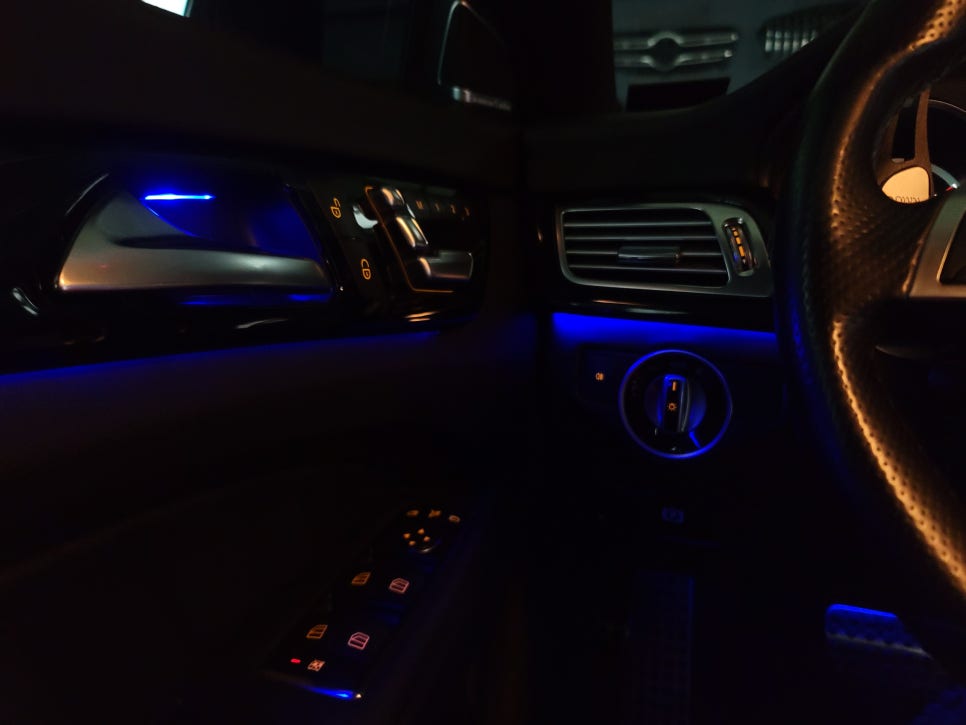 광주벤츠레트로핏 카오카오 > 벤츠 CLS63amg - AMG카본핸들, 카본핸들패쉬프트, 12색 엠비언트